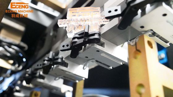 Αυτόματη μηχανή 4 σχηματοποίησης χτυπήματος ποτών SMC φυσώντας μηχανή μπουκαλιών της Pet κοιλοτήτων