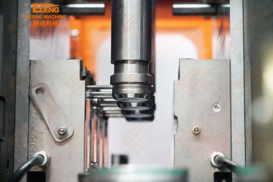 Πλαστικό 2L Γάζα Τροφίμων Pet μπουκάλι Blow Molding Machine αυτόματο PLC
